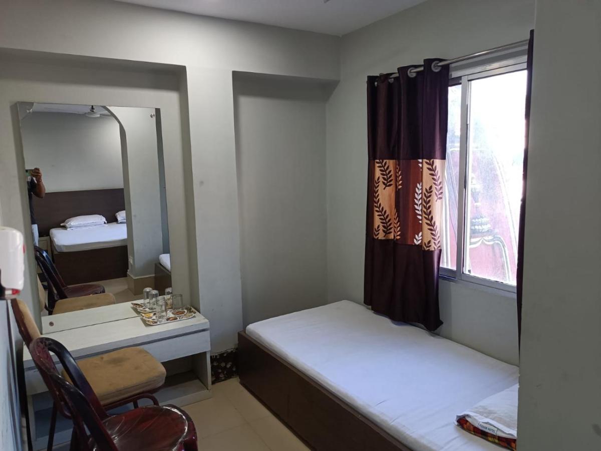 Kusum Hotel Dibrugarh Luaran gambar