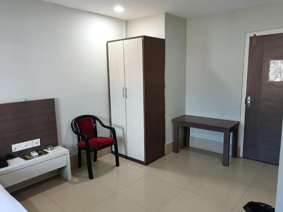 Kusum Hotel Dibrugarh Luaran gambar