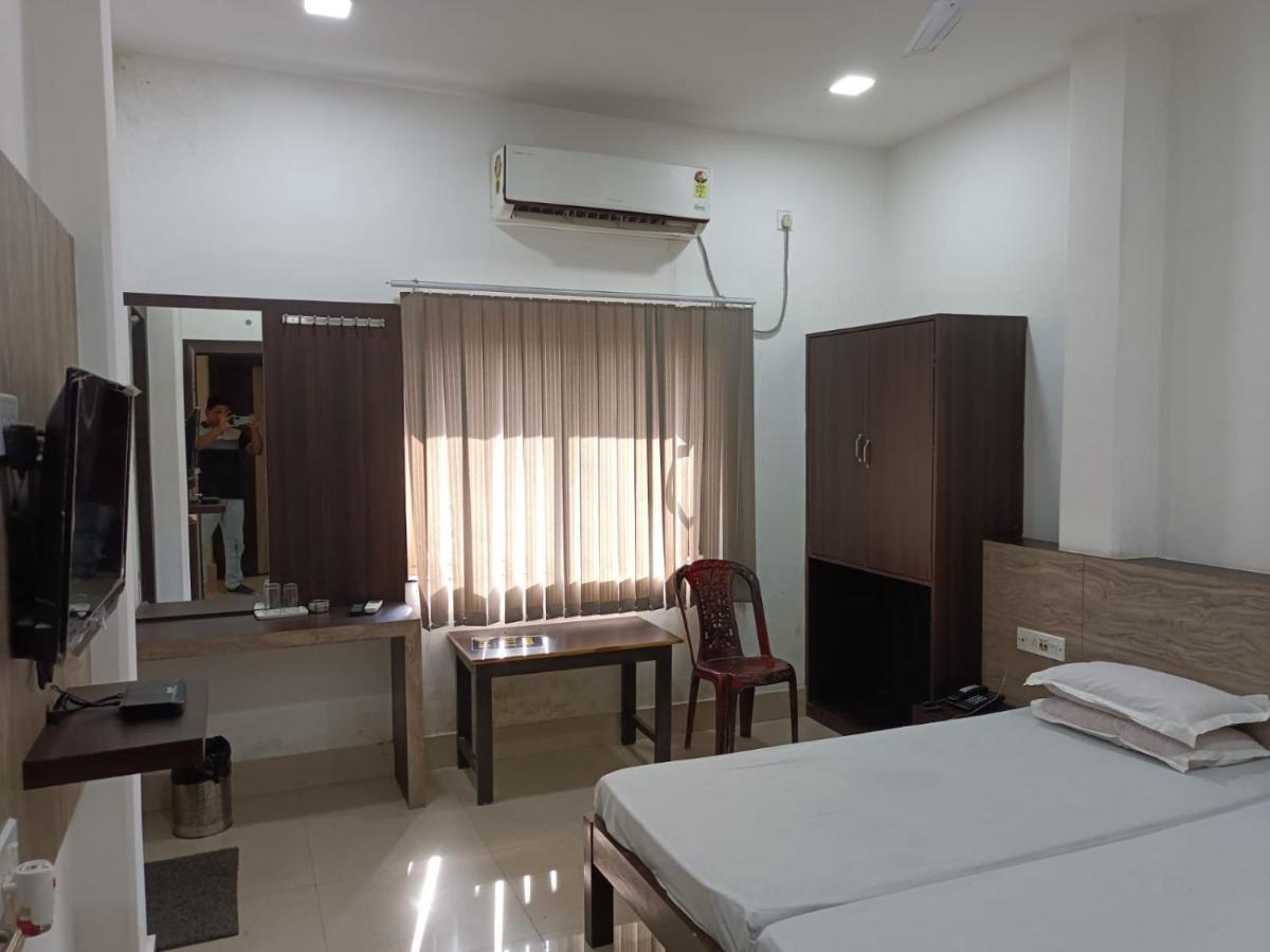 Kusum Hotel Dibrugarh Luaran gambar