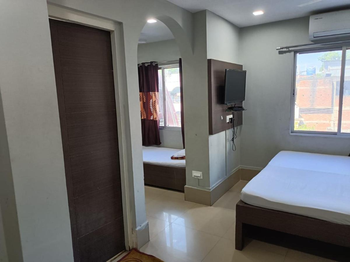 Kusum Hotel Dibrugarh Luaran gambar