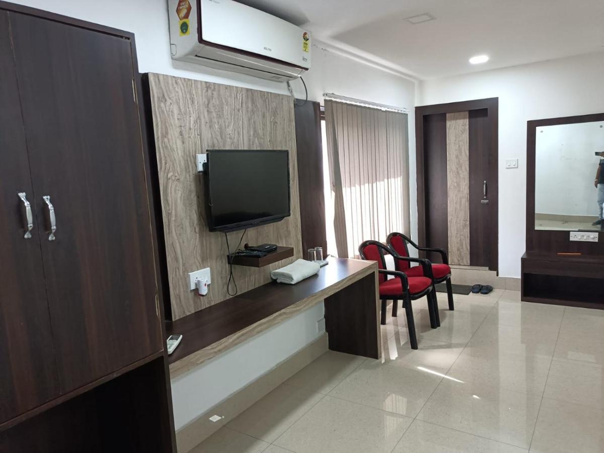 Kusum Hotel Dibrugarh Luaran gambar