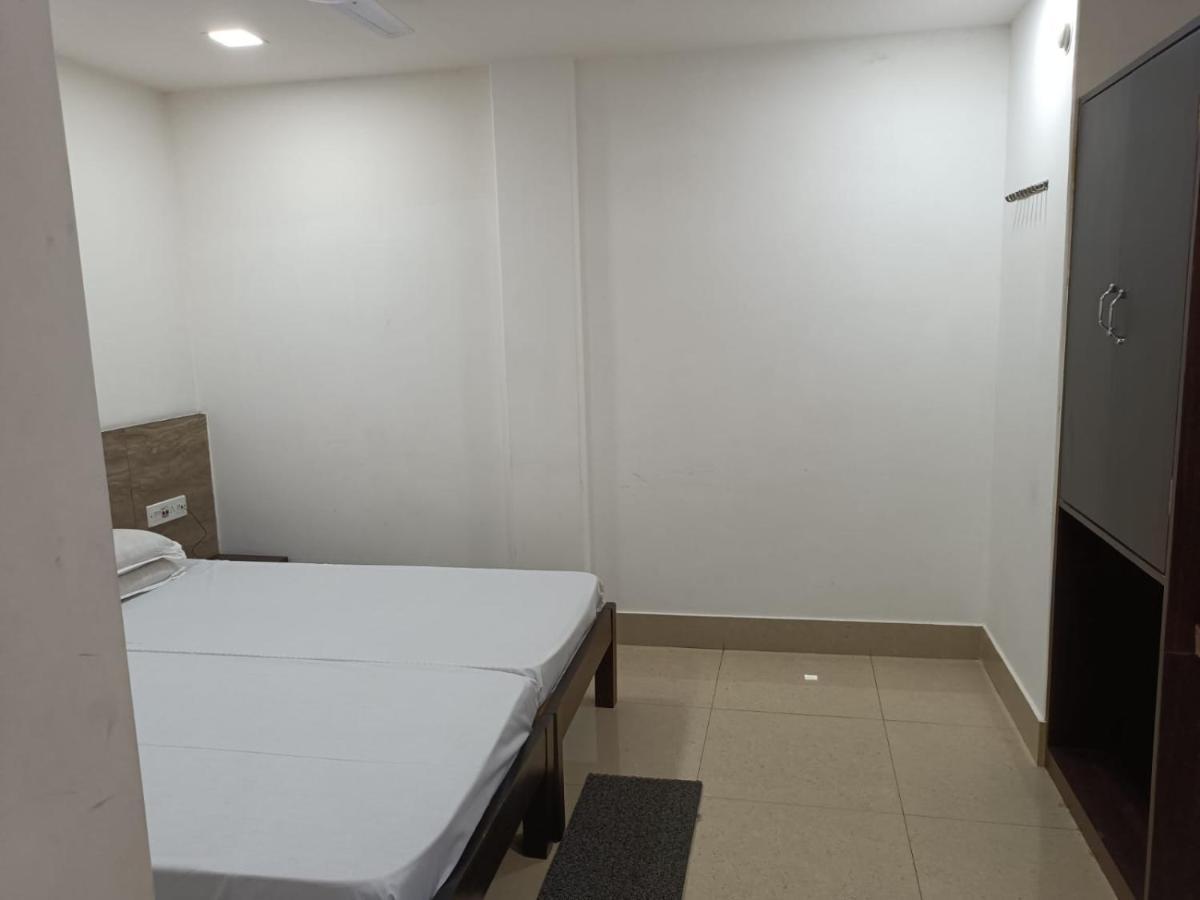 Kusum Hotel Dibrugarh Luaran gambar
