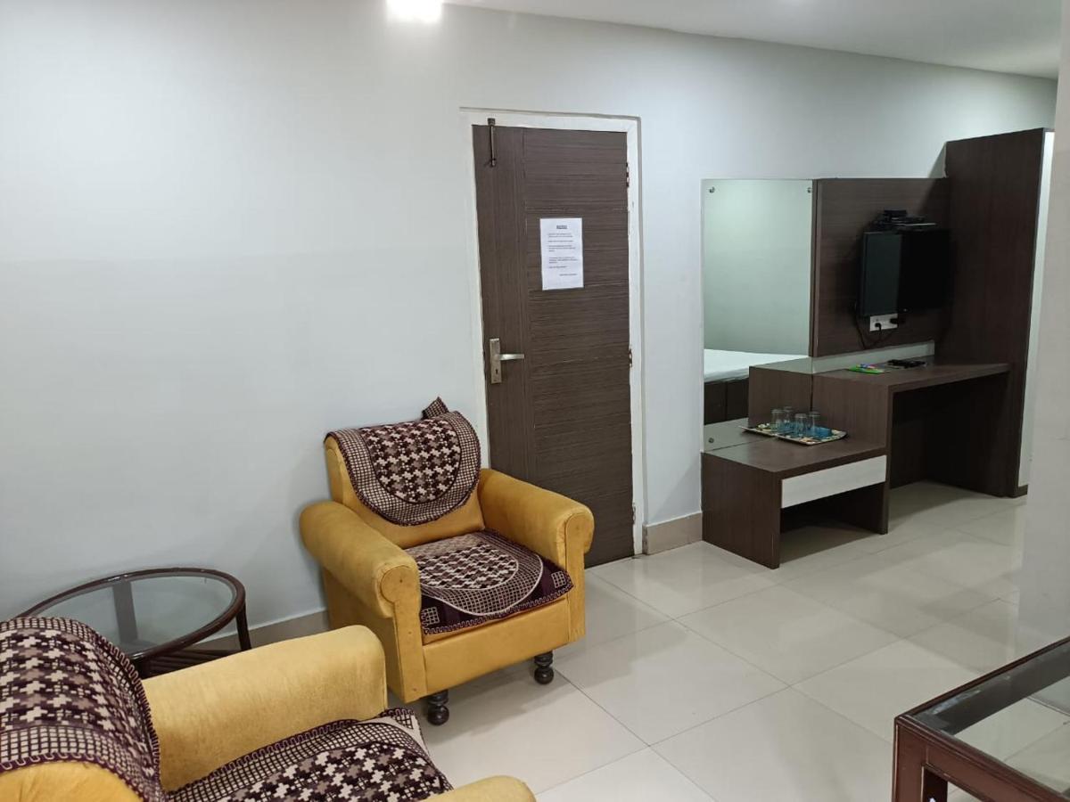 Kusum Hotel Dibrugarh Luaran gambar