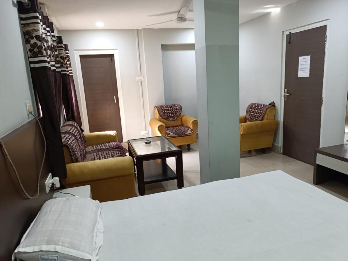 Kusum Hotel Dibrugarh Luaran gambar