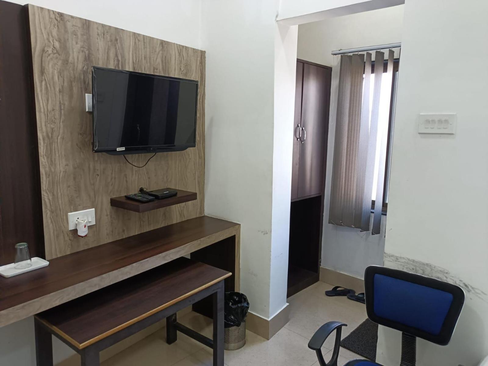 Kusum Hotel Dibrugarh Luaran gambar