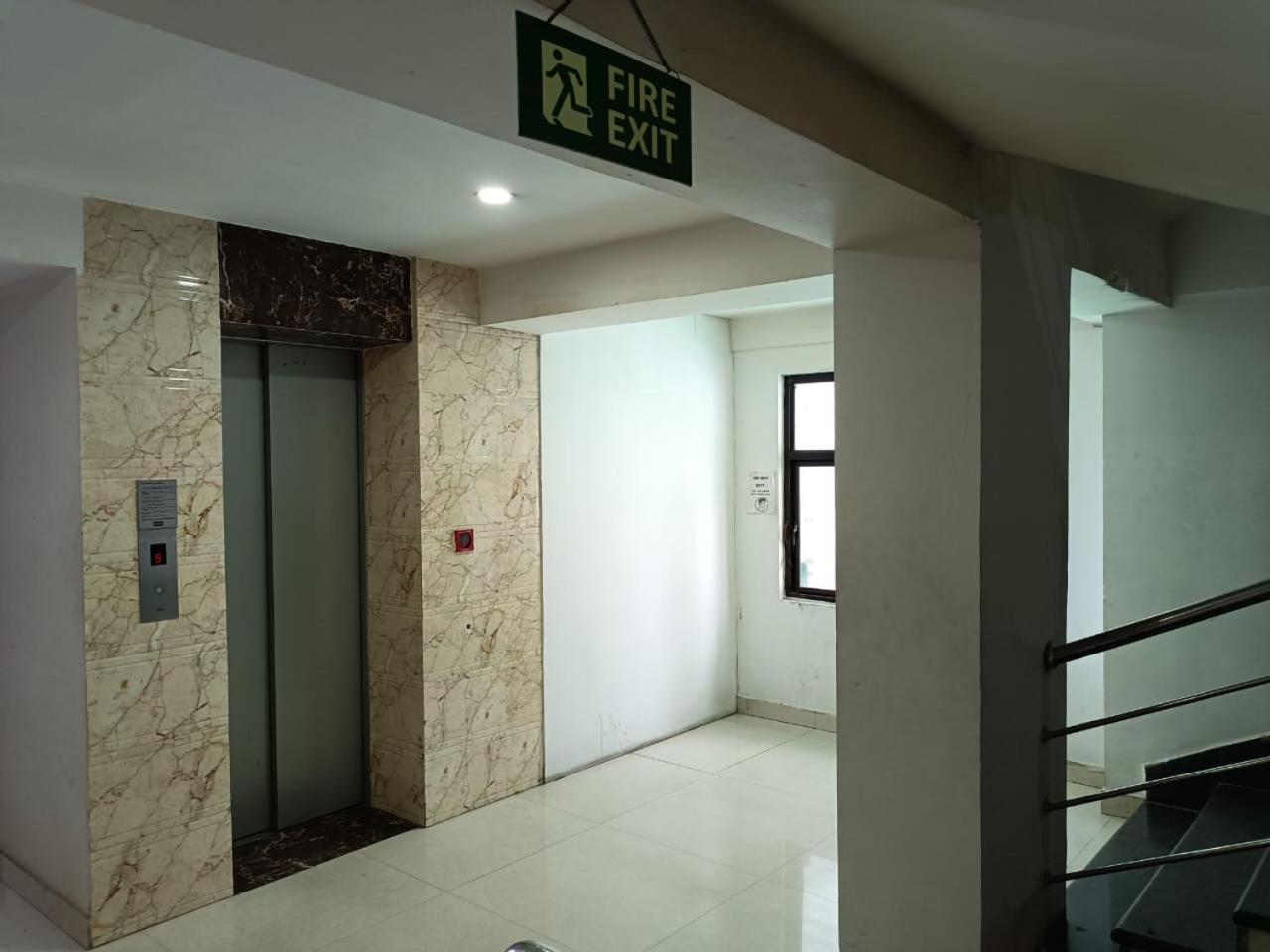 Kusum Hotel Dibrugarh Luaran gambar